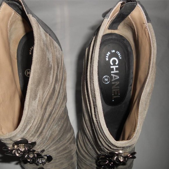 CHANEL 12A Two Tone Suede Ruched Camellia Flower Ankle Booties Boots Grey $1550 - Picture 7 of 11